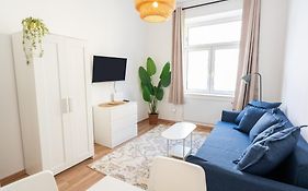 Business Apartments - Minimum Stay 1 Month
